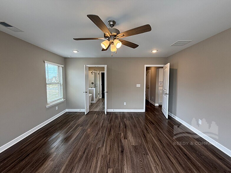 Building Photo - 574 Tucker View Dr