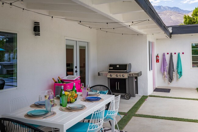 Building Photo - Stunning Desert Contemporary Home in Sunrise Park (Monthly Only - No Long Term)