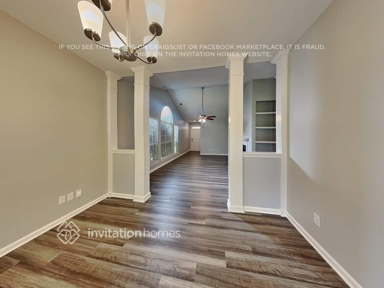 Building Photo - 594 Viking Pl SW