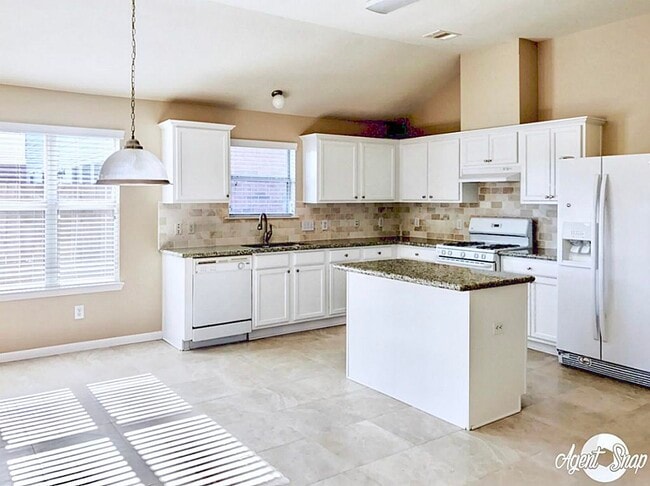Building Photo - 30318 Emerson Creek Dr