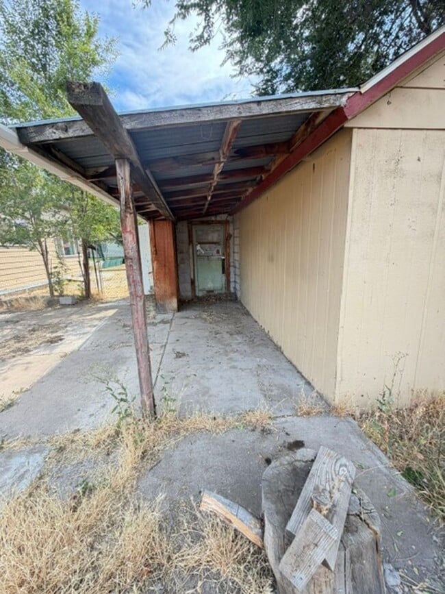 Building Photo - 363 E Elm St