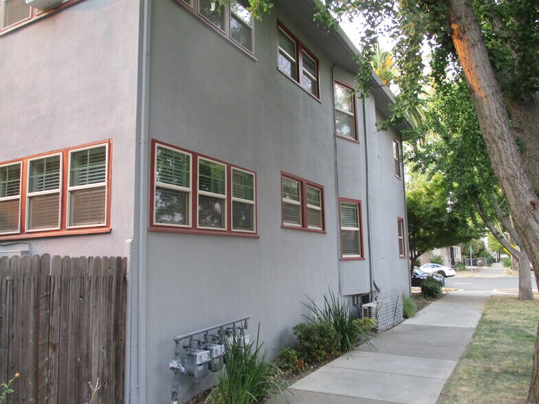 Side of 4-unit building - 1730 T St