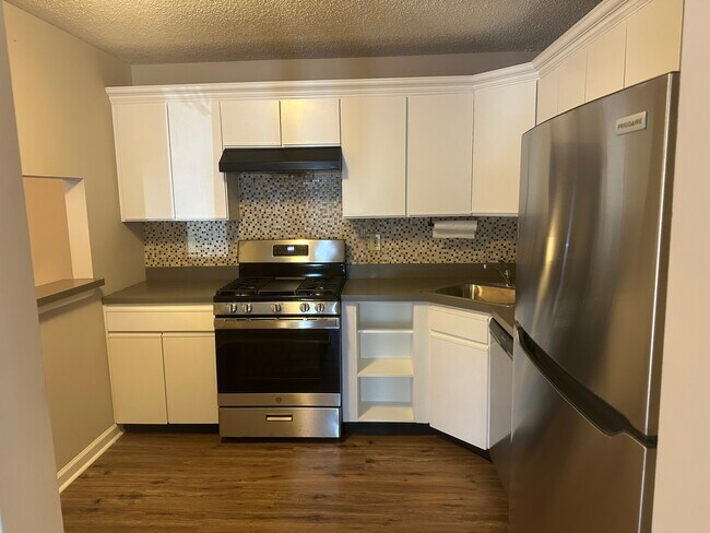 Building Photo - 37 Mendrey Ct