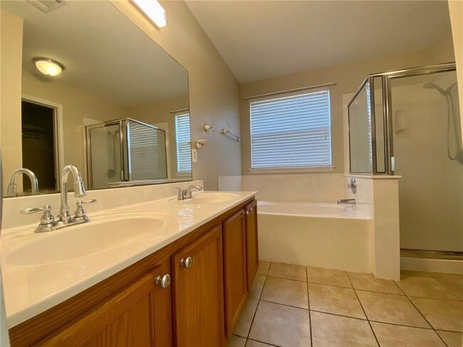 Building Photo - 111 Salado Dr