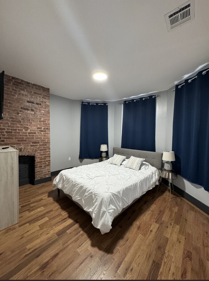 Unit 2 - 74 Baldwin Ave