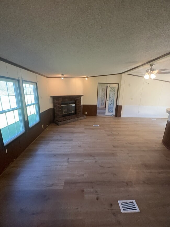 Building Photo - 1557 Catherine Lake Rd