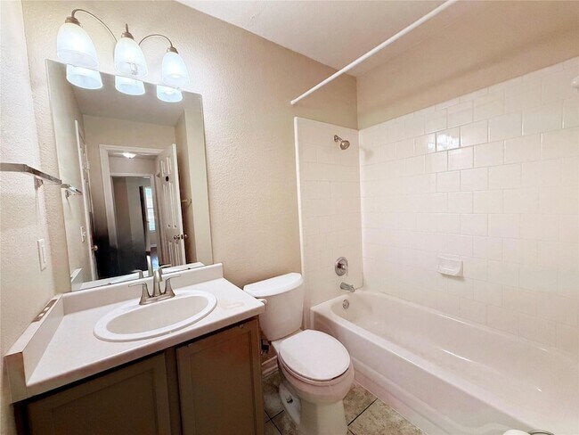 Building Photo - 2224 Coats Cir