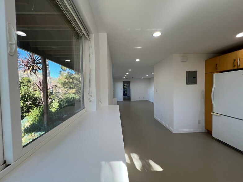 Building Photo - 3623 Serra Rd