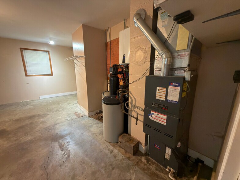 Building Photo - 5246 N 600 W