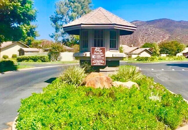 Building Photo - Beautiful, End-Unit, Ground Level, Largest SF 1/1 layout in the Pala Mesa Villas Community with G...