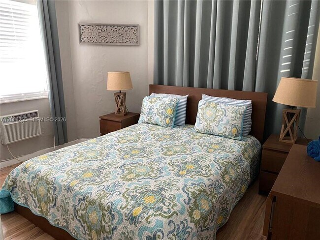 Building Photo - 375 SW 19th Ave