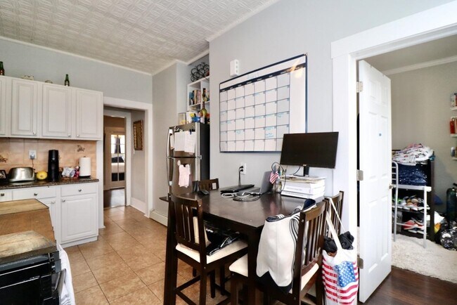 Building Photo - 19 Graham St