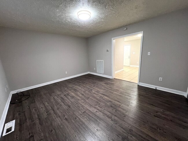 Building Photo - Everything You've Been Dreaming of is Here! Lease Today!!