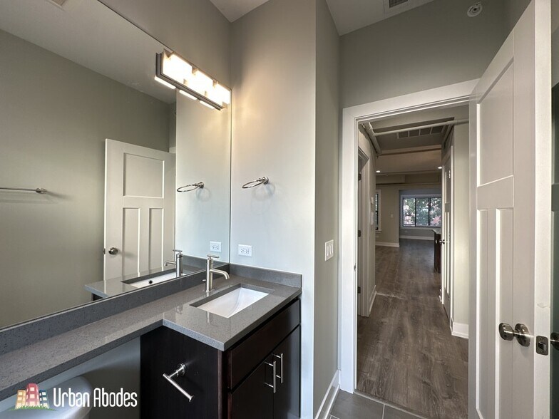 Building Photo - 1124 Maple Ave