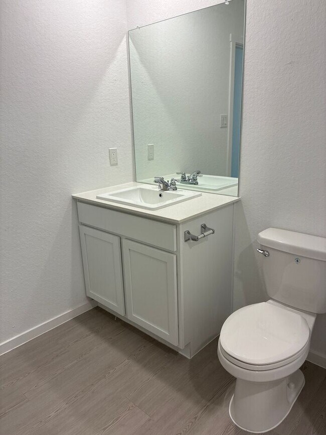 Building Photo - Charming 4 beds 2 baths in San Antonio!