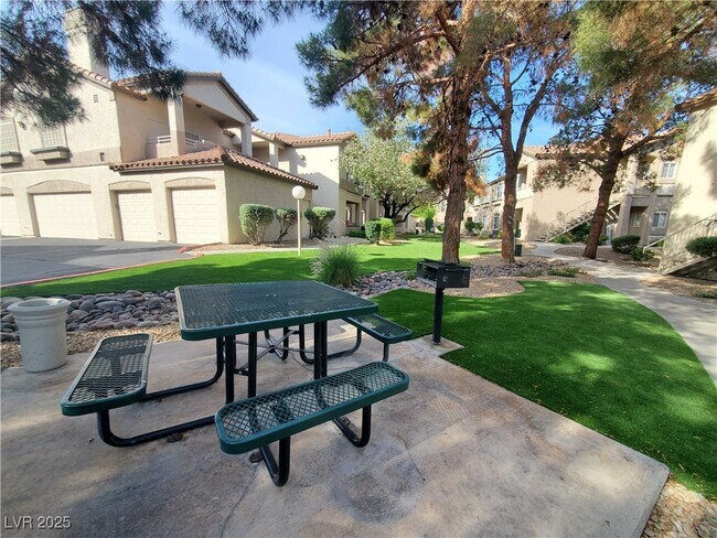 Building Photo - 75 N Valle Verde Dr