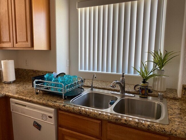 Building Photo - 3 BR + Bonus, Fully furnished, Includes Ut...
