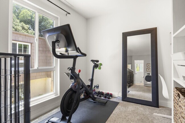 Building Photo - 27462 Country Glen Rd