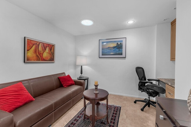 Building Photo - 10 Colgate Dr