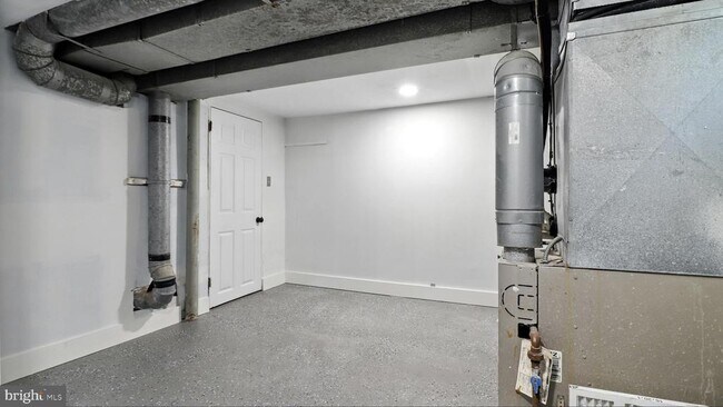 Building Photo - 10313 Summit Ave
