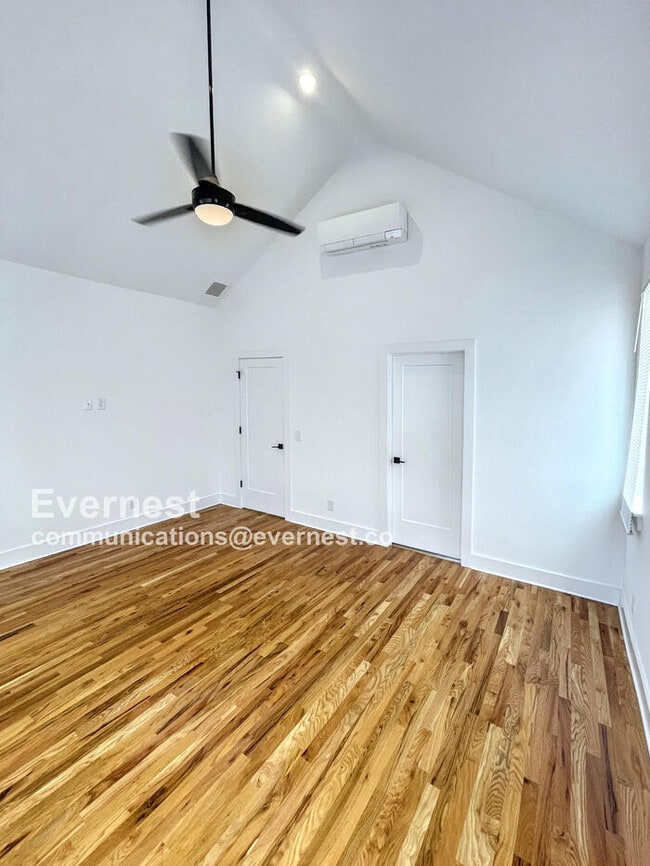 Building Photo - 2206 Buena Vista Pike