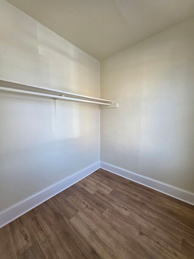 Building Photo - 1816 Wollmer St