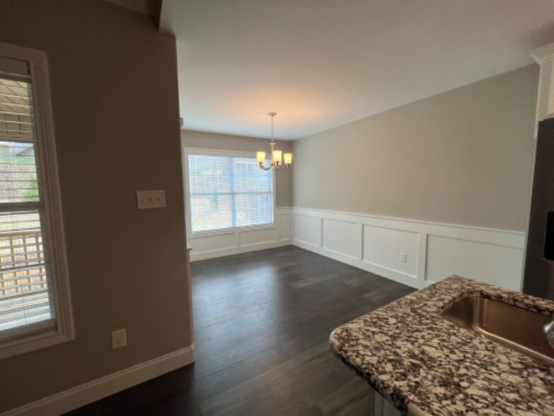 Building Photo - 3626 Meredith Lynn Wy