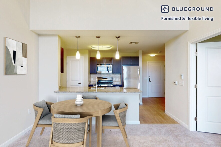 Building Photo - 1000 Bay Dr