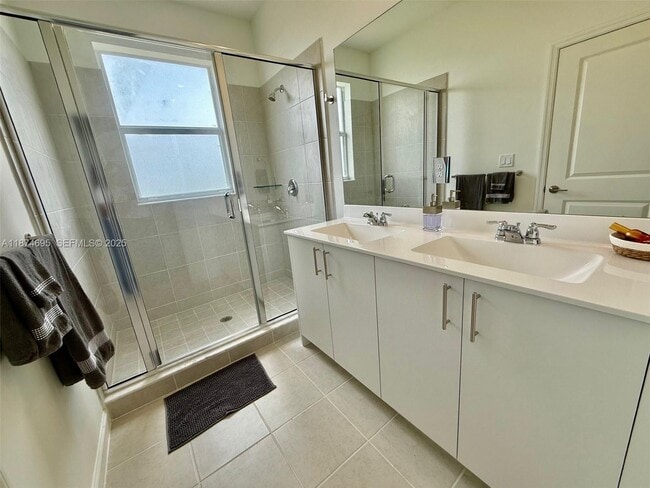 Building Photo - 2600 SE 25th St