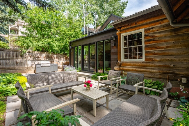 Building Photo - 109 N 2nd St