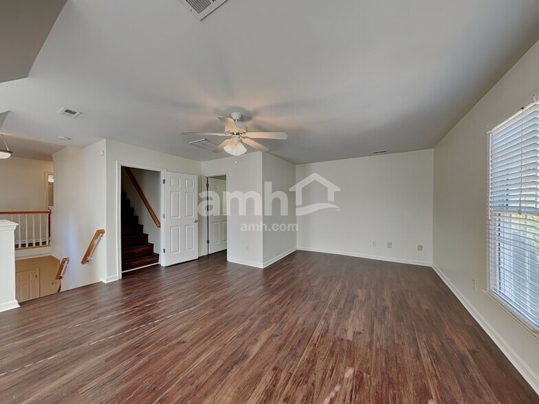 Building Photo - 905 Alba Rose Ln