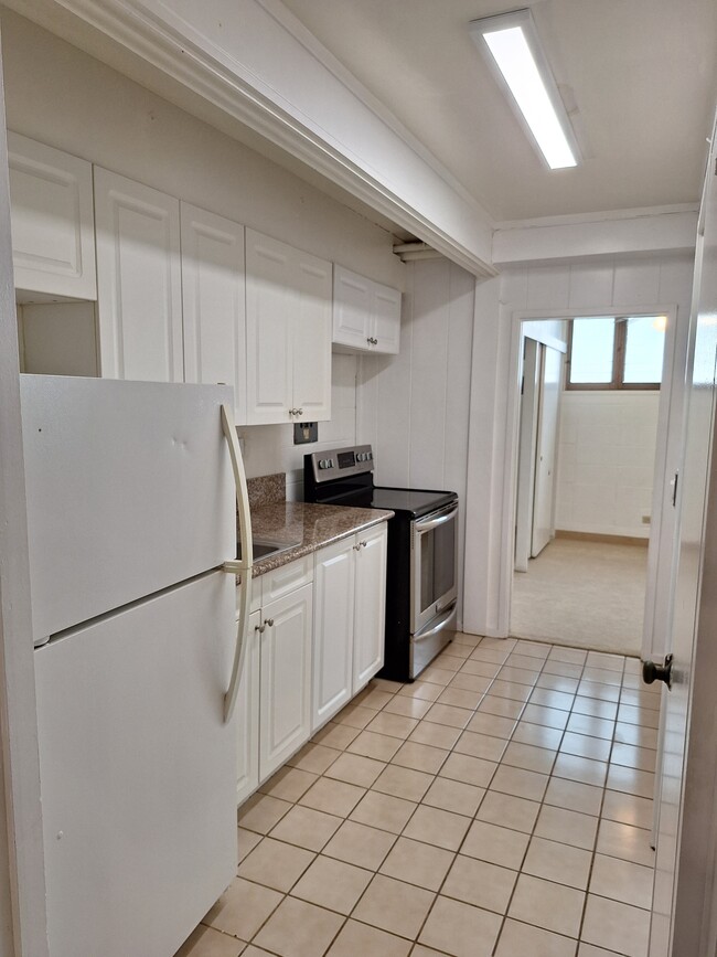 Primary Photo - 1700 Makiki St