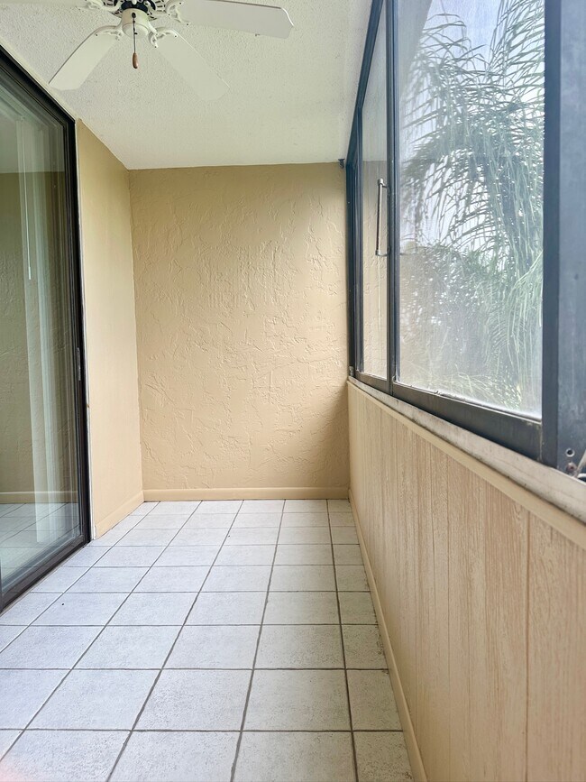 Building Photo - 2617 Cove Cay Dr