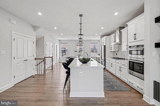 Building Photo - 10878 Foxtrot Cir