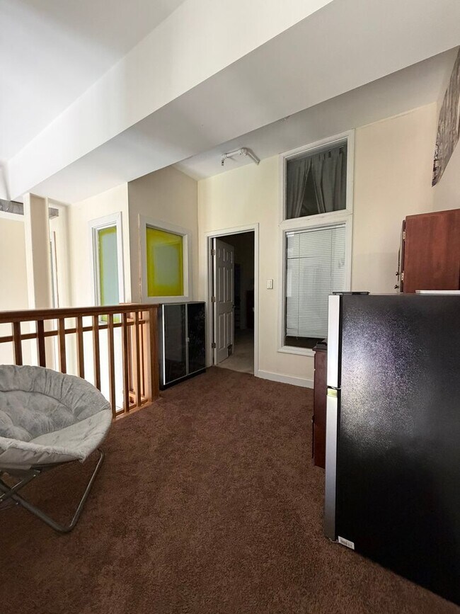 Building Photo - Private Rooms Available in Downtown Condo | Flexible Lease Terms