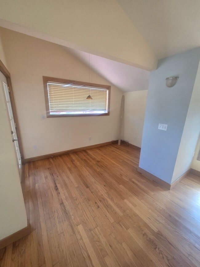 Building Photo - 229 Crestwood Ct