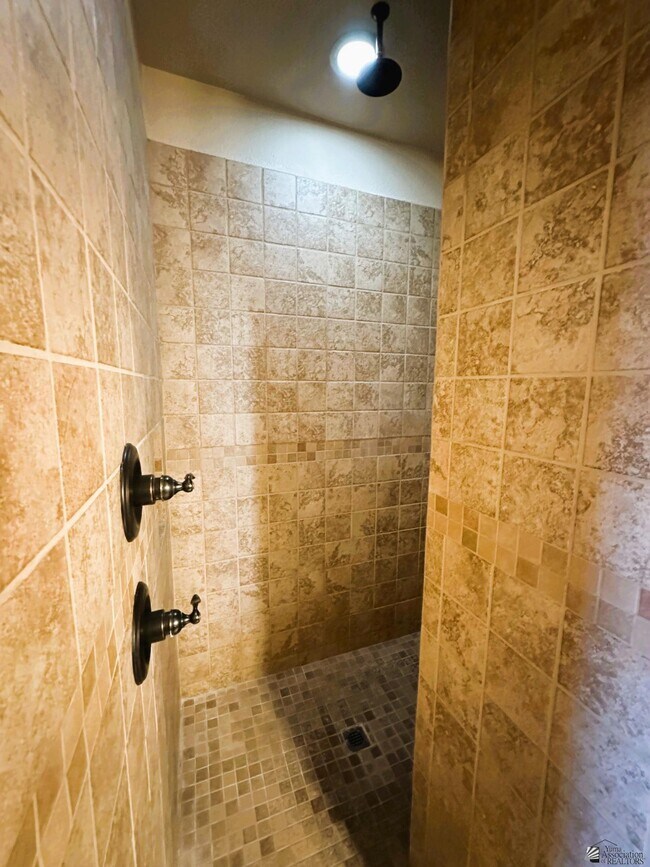 Building Photo - 10804 S Madero St