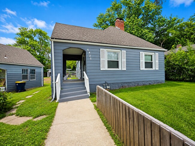 Building Photo - Charming 3 Bed, 2 Bath Home with Detached 2-Car Garage