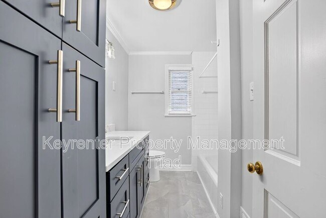 Building Photo - 2408 Hawthorne St