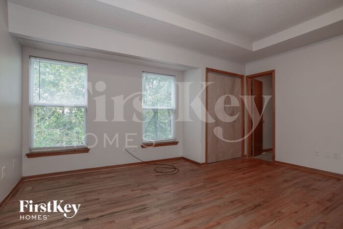 Building Photo - 8104 N Everton Ave