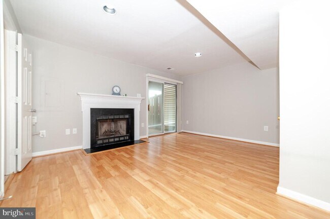 Building Photo - 14724 Stream Pond Dr