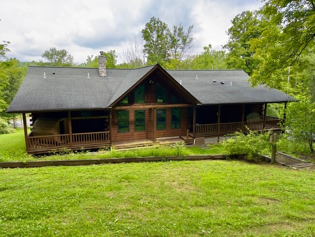 Building Photo - 899 Lakes Rd