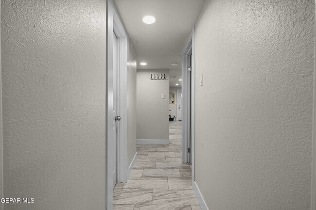 Building Photo - 10628 Springwood Dr