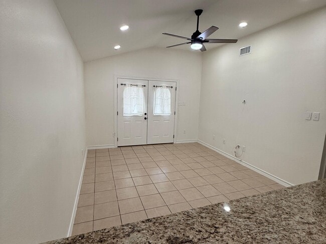 Building Photo - 1021 Savannah Loop