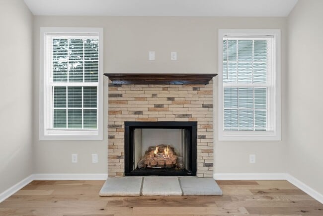 Building Photo - Pet Friendly Three Bedroom!