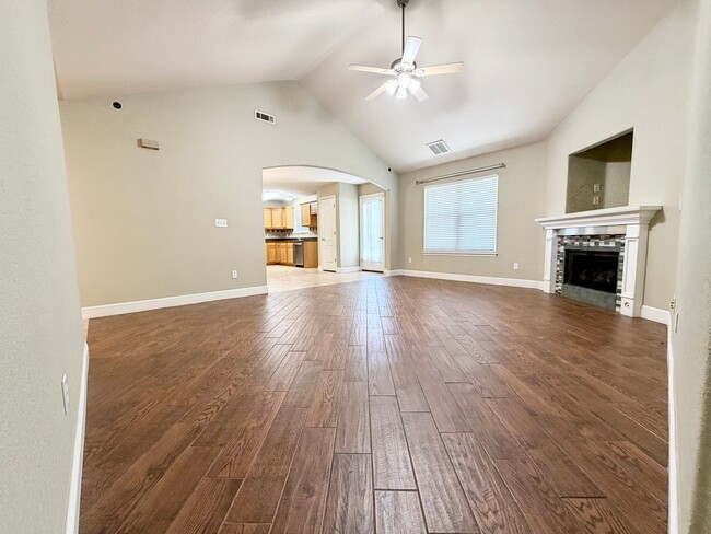 Building Photo - ***501 Bonanza Street***