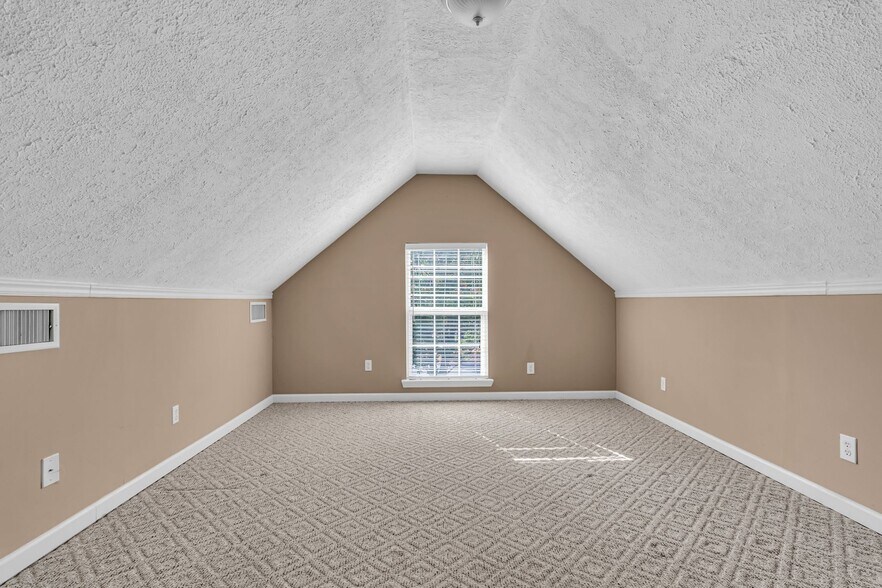 Building Photo - 207 Andy Johns Dr