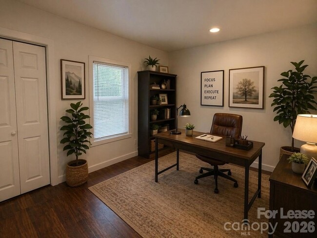 Building Photo - 534 Logan St