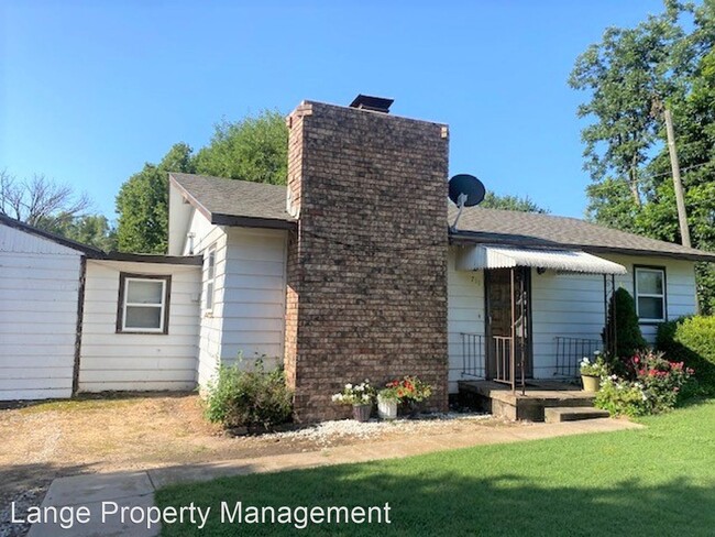 Primary Photo - 2 br, 1 bath House - 711 W. Smith