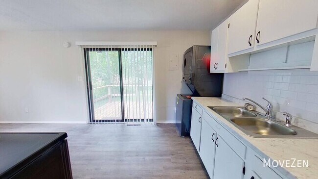 Building Photo - 4201 Carlyle Dr